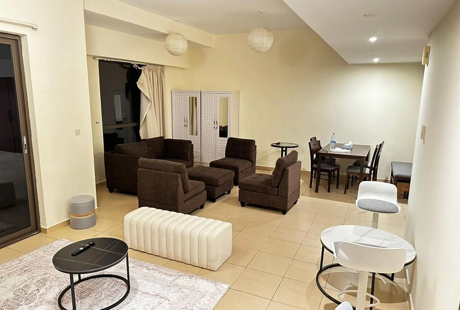 Guest house Spacious Bedroom With Easy Access To The Tram And Beach, Located Near Jbr Walk Dubai