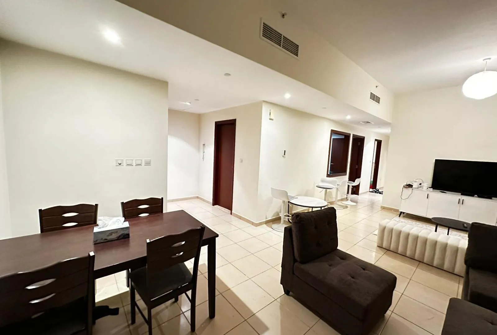 Spacious Bedroom With Easy Access To The Tram And Beach, Located Near Jbr Walk Dubai Guest house